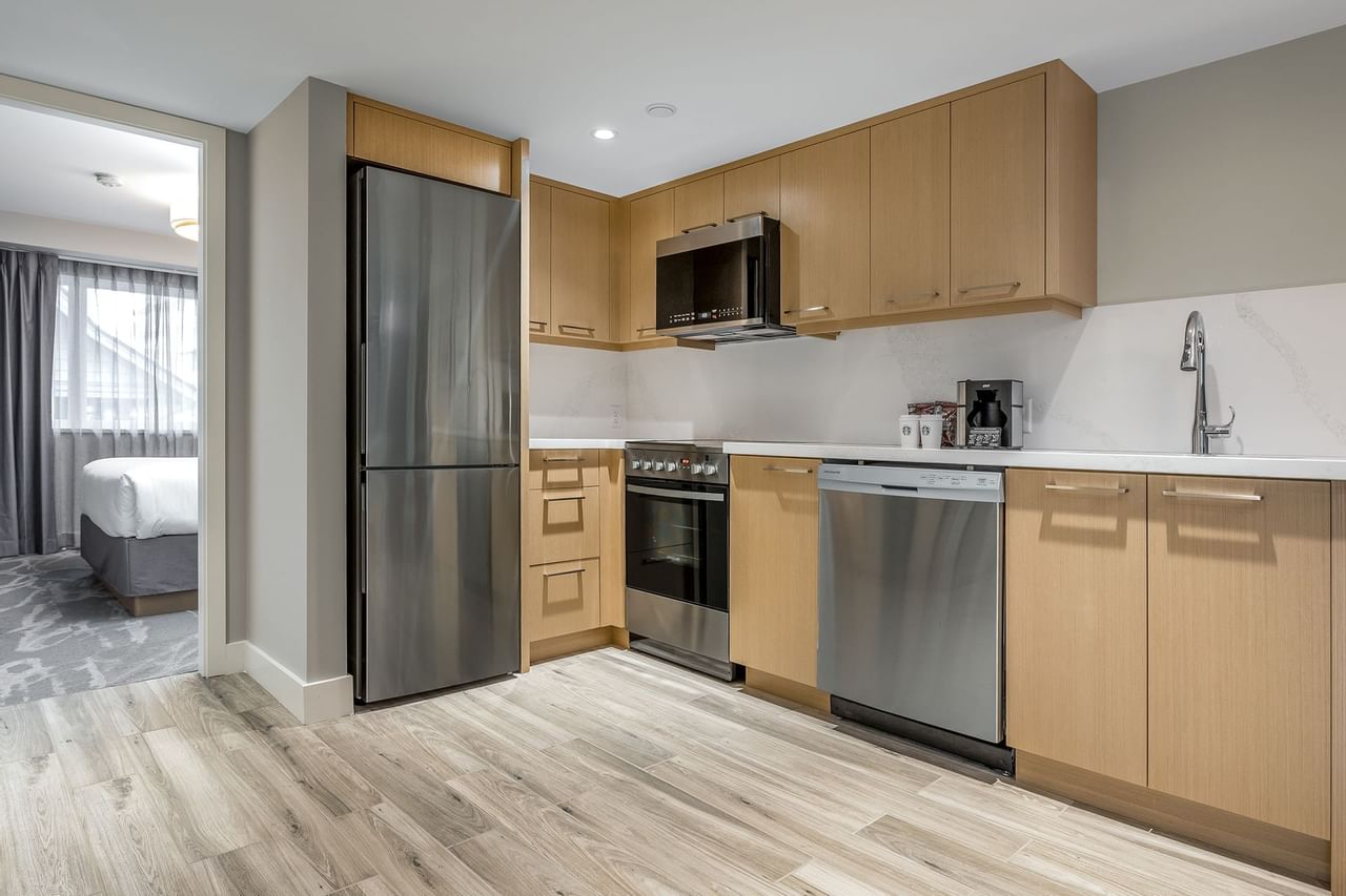 Coast Premium Two Queens Suite - Kitchen