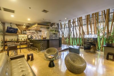Restaurant lounge area with interior at Diez Hotel Categoría