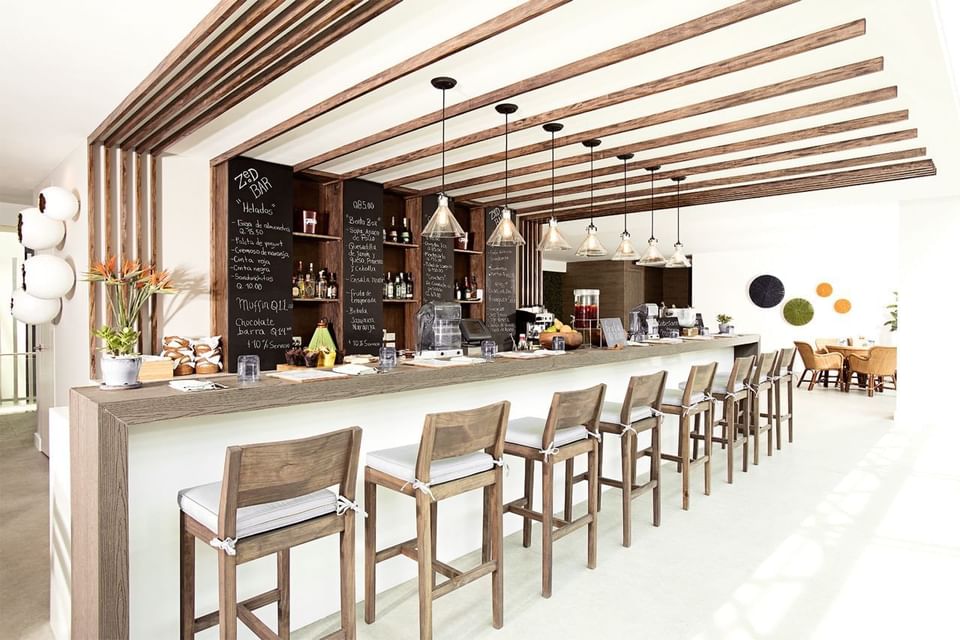 Bar counter with high chairs in Zed Bar at Tikal Futura Hotel