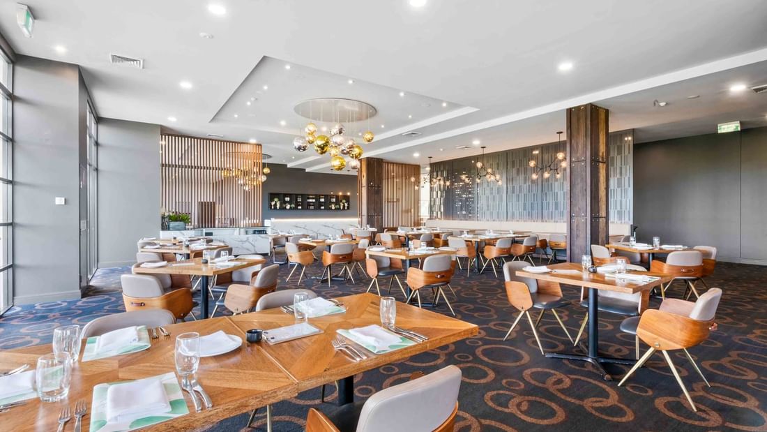 Mercure Kooindah Waters Restaurant with ample tables and chairs with lots of natural light