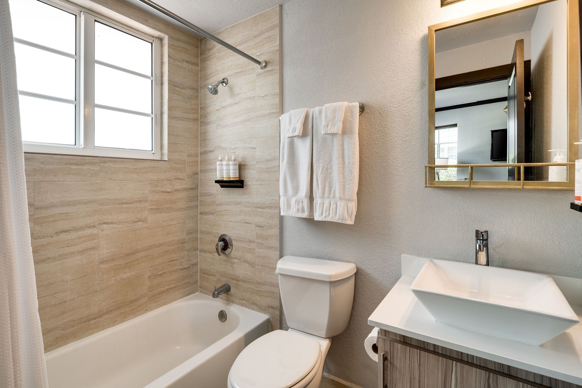 Tradewinds Apartment Hotel — photo 40 of 60