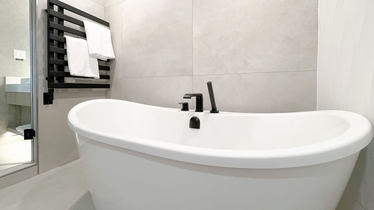 Hotel washroom with hotel bathtub and towels