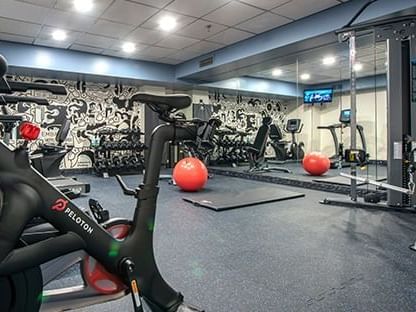 Interior view of a gym at Embassy Hotel & Suites Ottawa