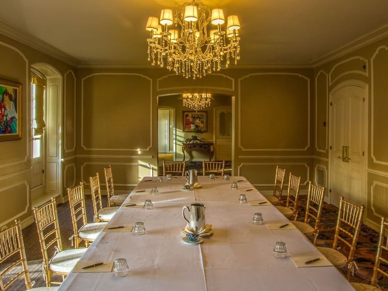 Interior of the boardroom at Warwick Melrose Dallas