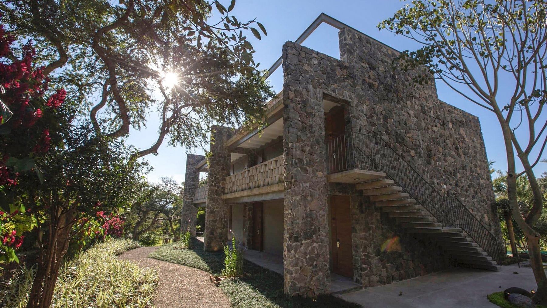 Exterior view of Huayacan Cuernavaca Curamoria Collection