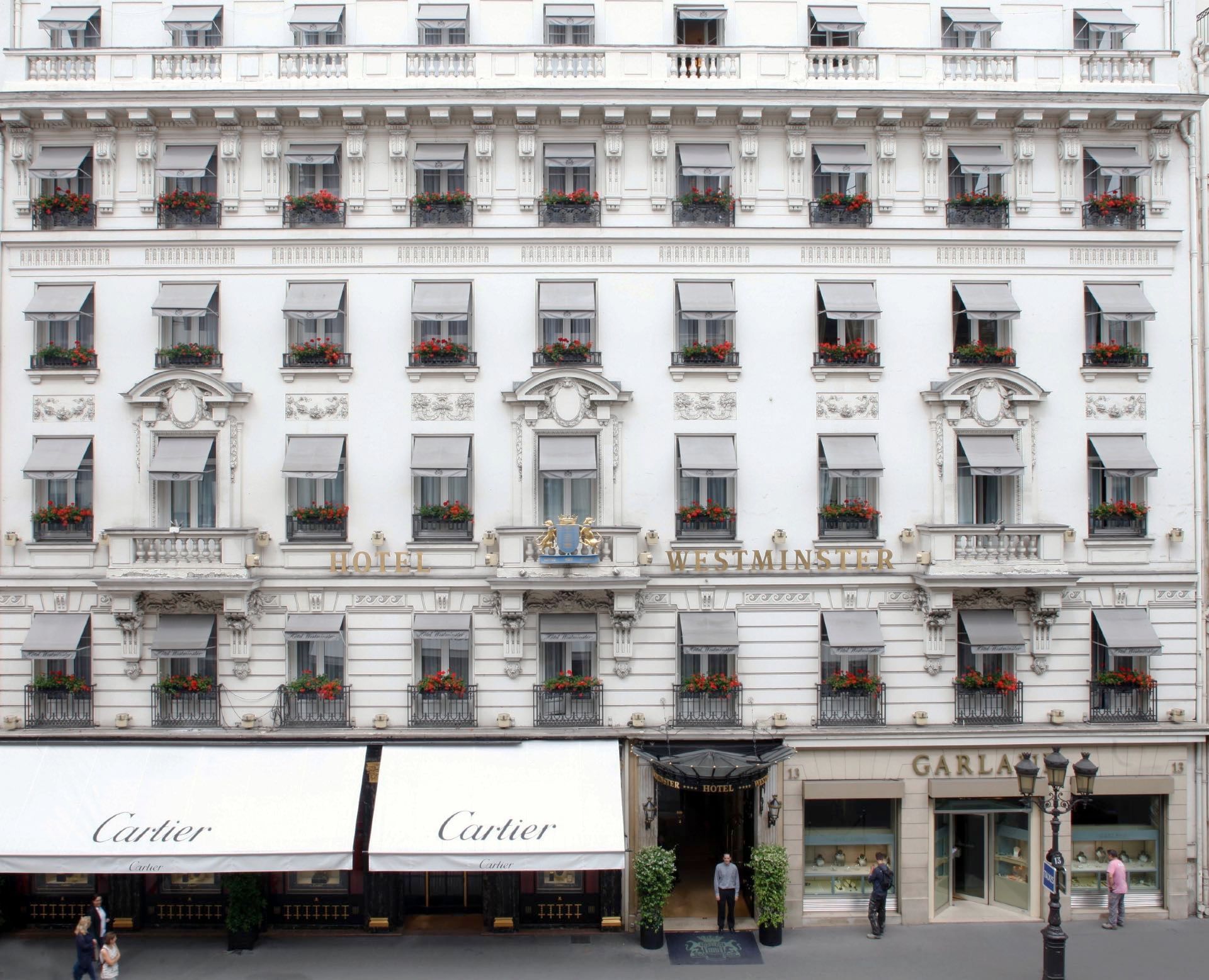 Facade of Hotel Westminster Warwick Paris
