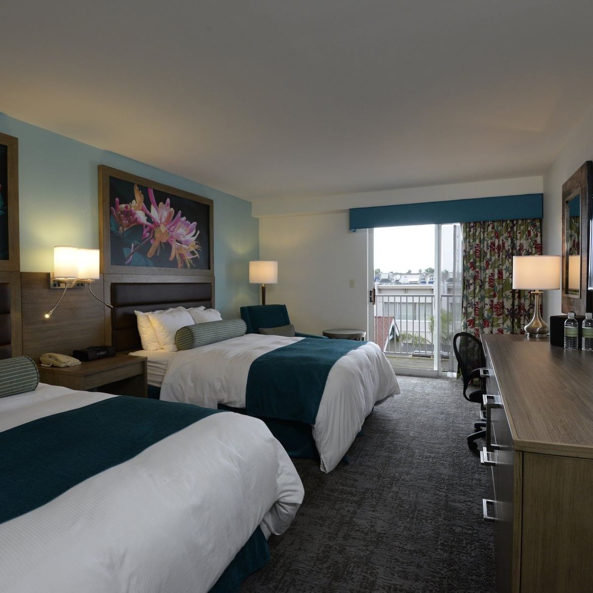 2 beds in Double Balcony room at Rod N Reel Resort 