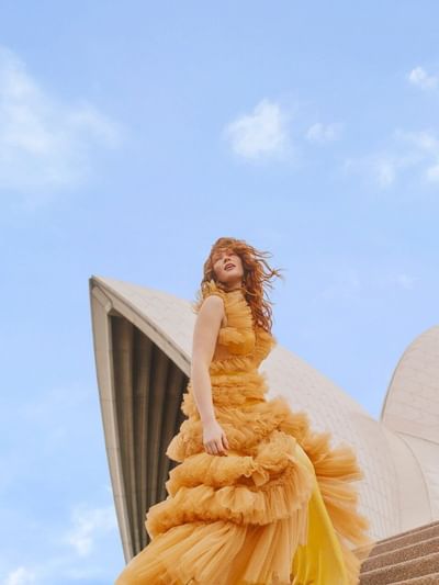 Lady posing at Sydney Opera House near Sofitel Sydney Wentworth