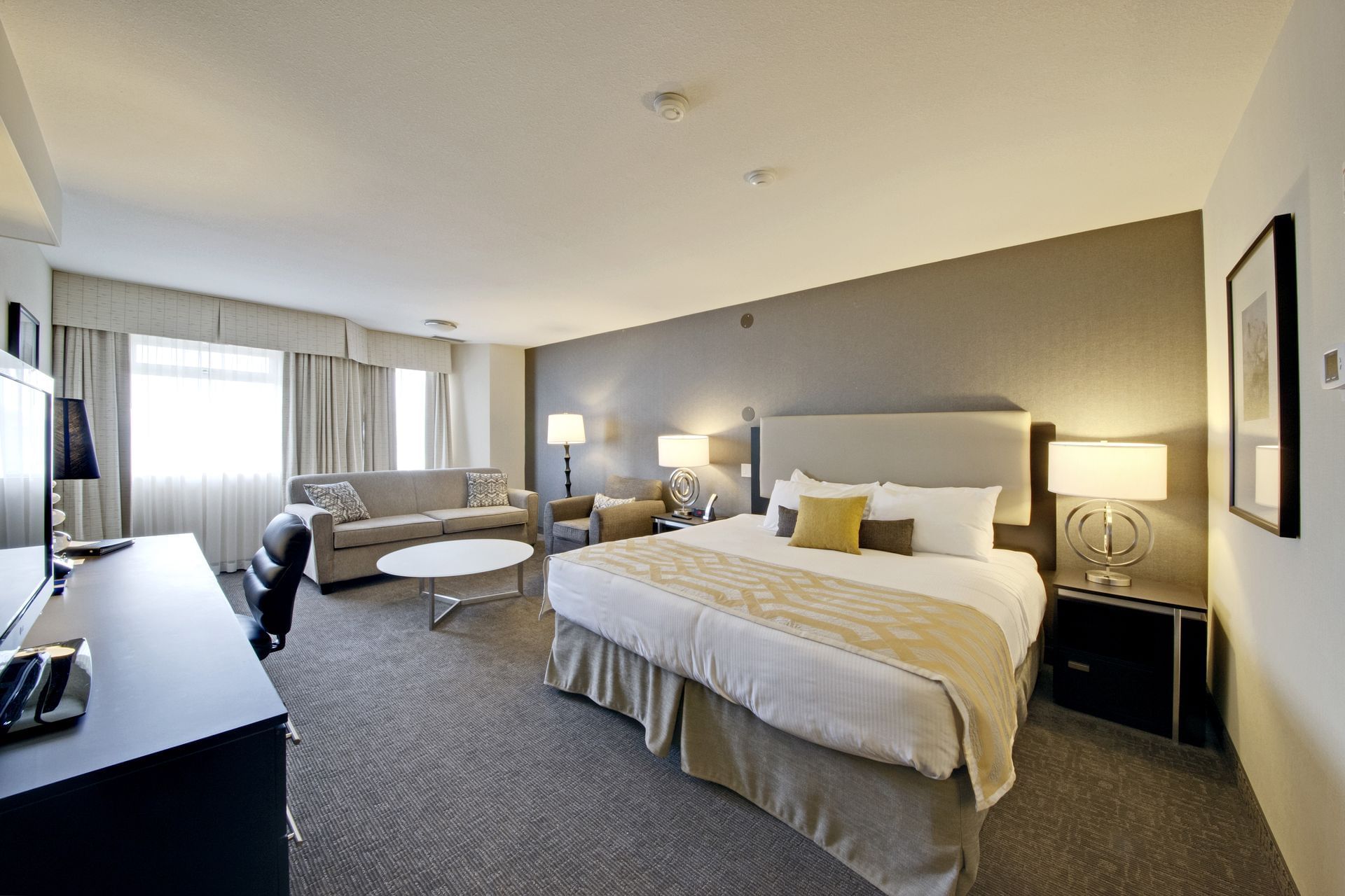 Coast Kamloops Hotel & Conference Centre Superior King Room - 2