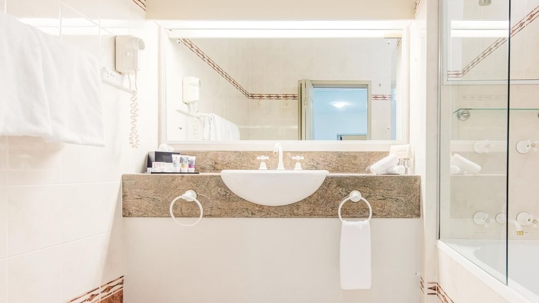 Bathroom in Standard King Room at Mercure Charlestown