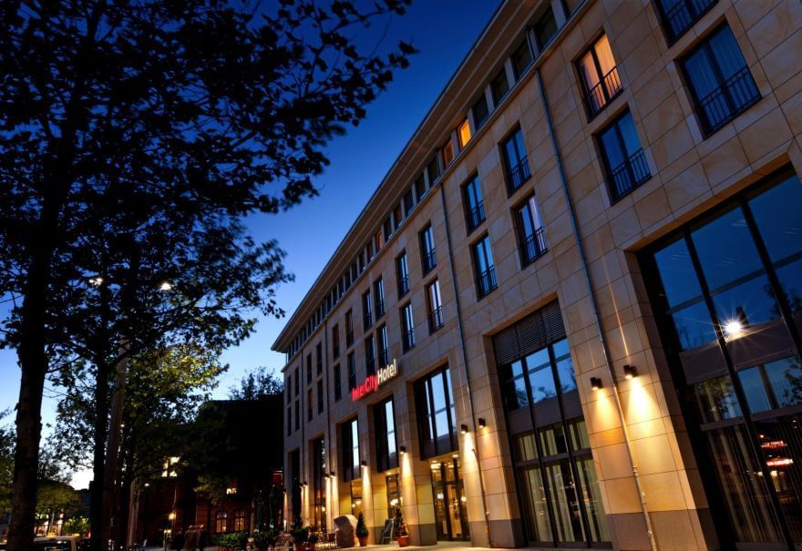 Exterior view of Flemings Conference Hotel Wien at night