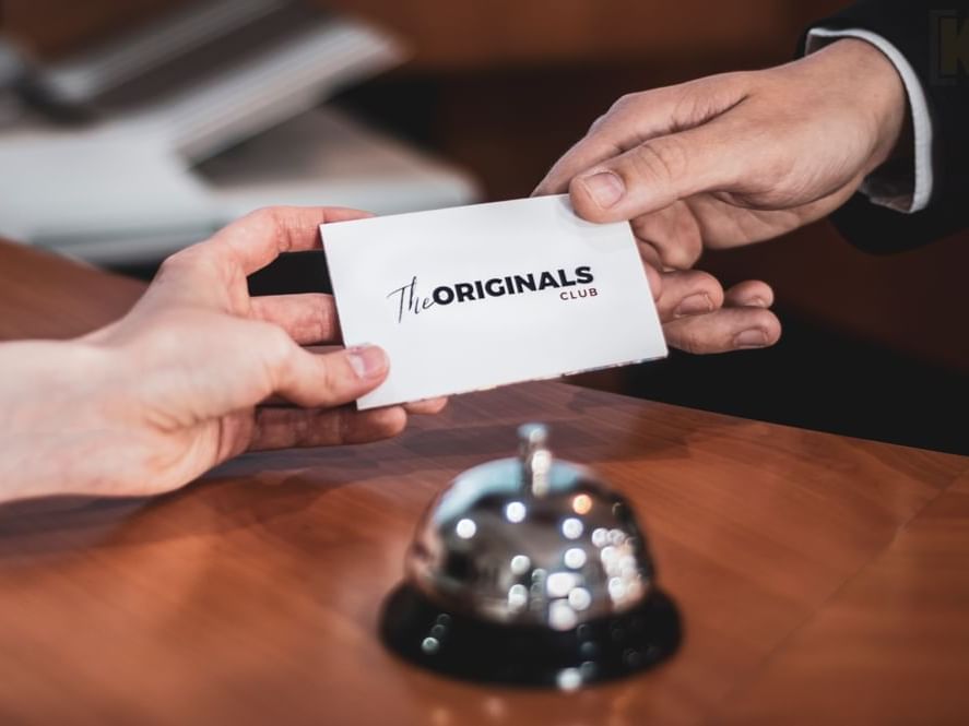 White business card of The Originals at Hotel Arras