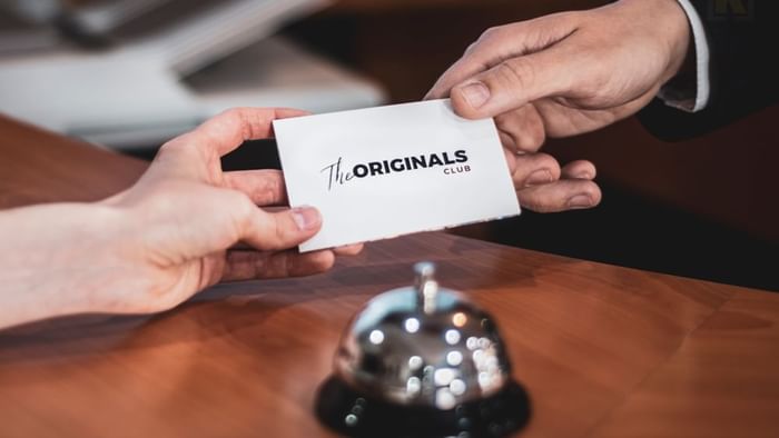 White business card of The Originals at Hotel Arras