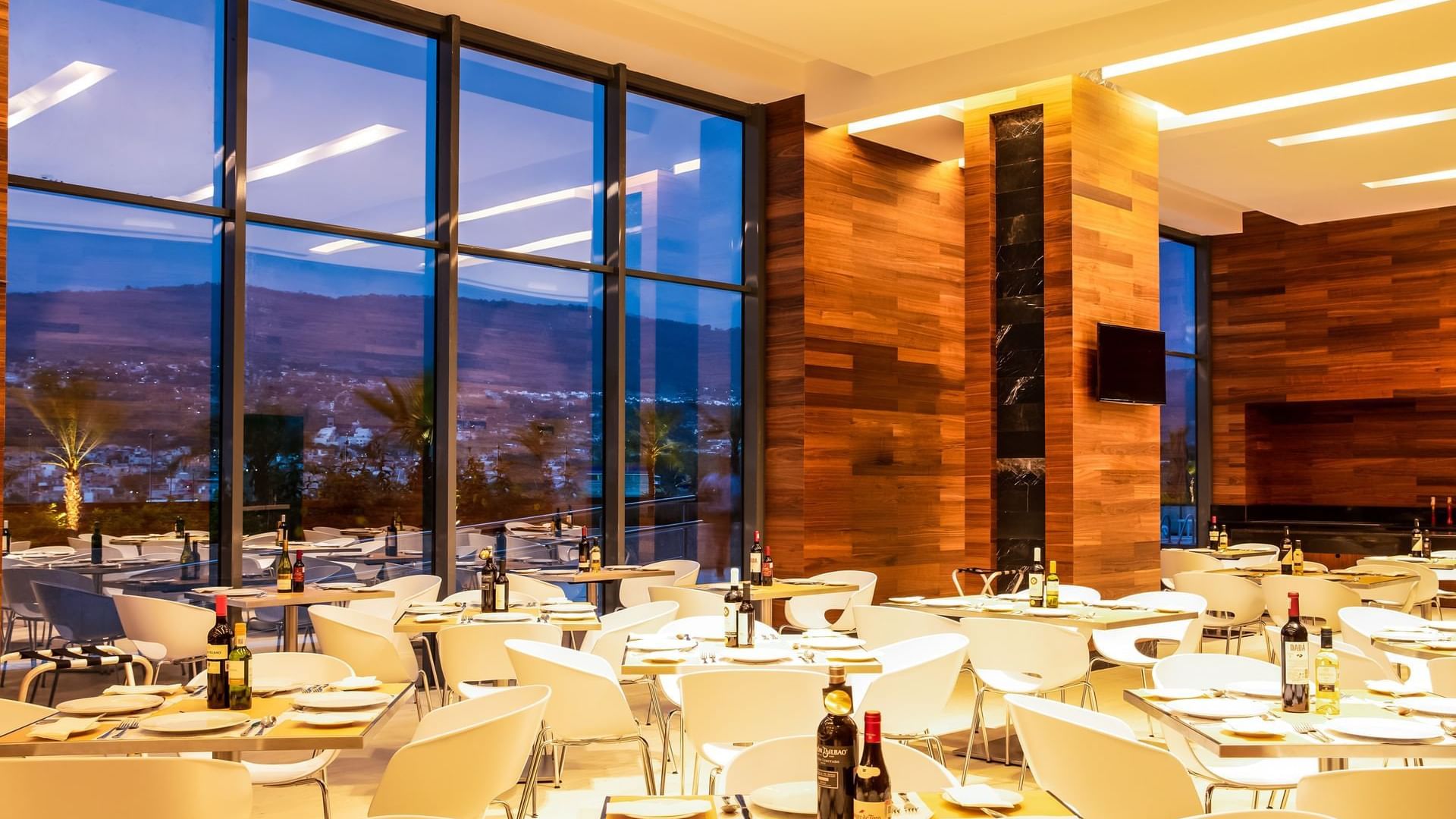 98452505_Restaurant6_4600x3067_result