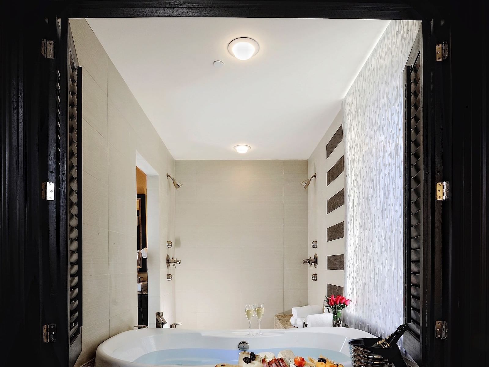 Bathtub of the Celebrity Suite bathroom at The Mayo Hotel