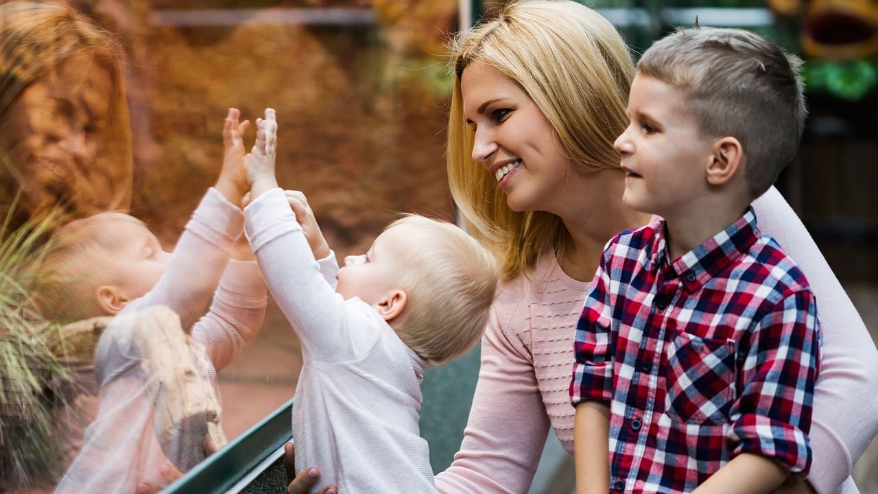 Mother and children at a museum exhibit