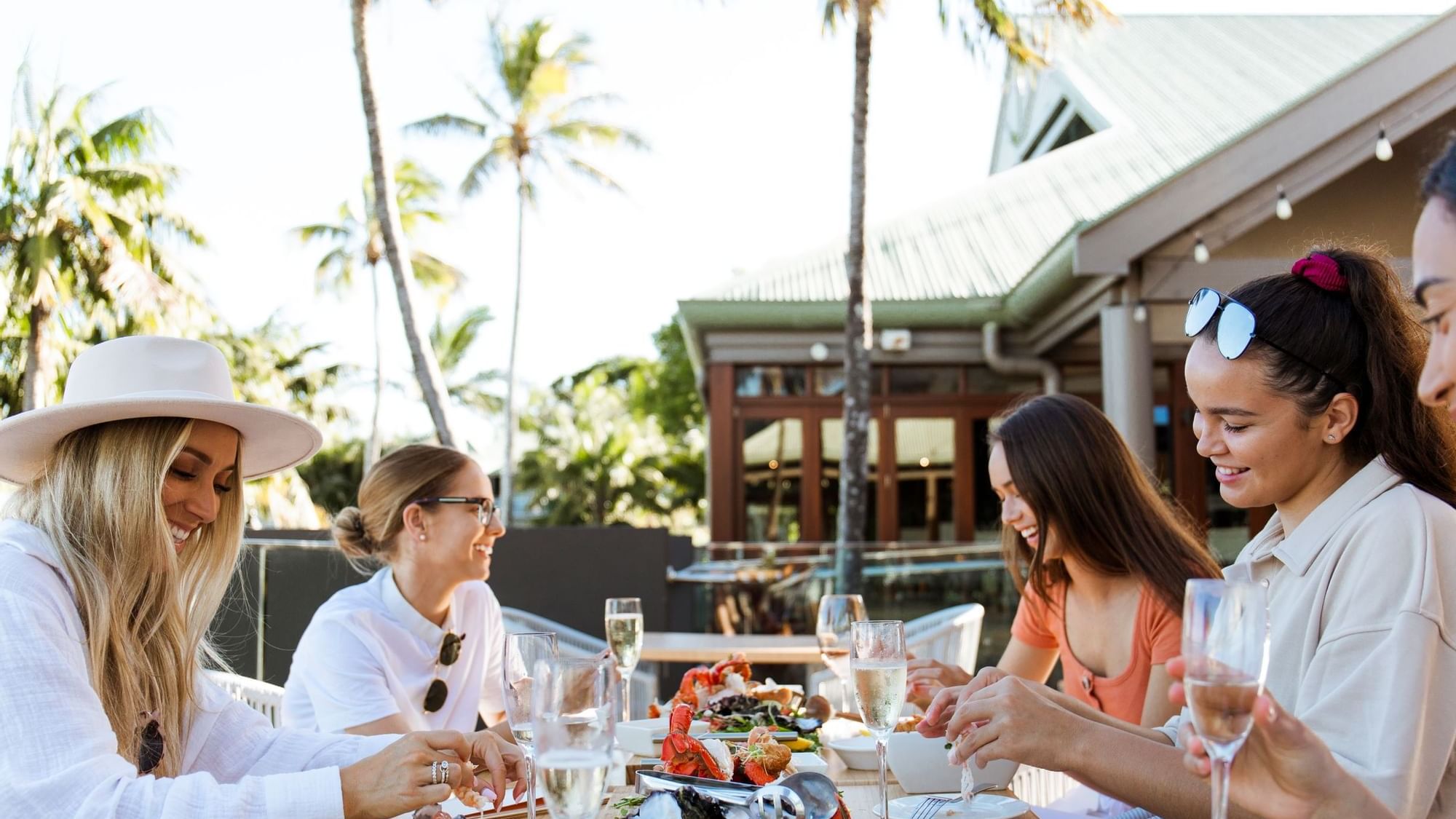 Novotel Sunshine Coast Resort Sola Bar