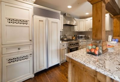 1-Bedroom Suite Kitchen