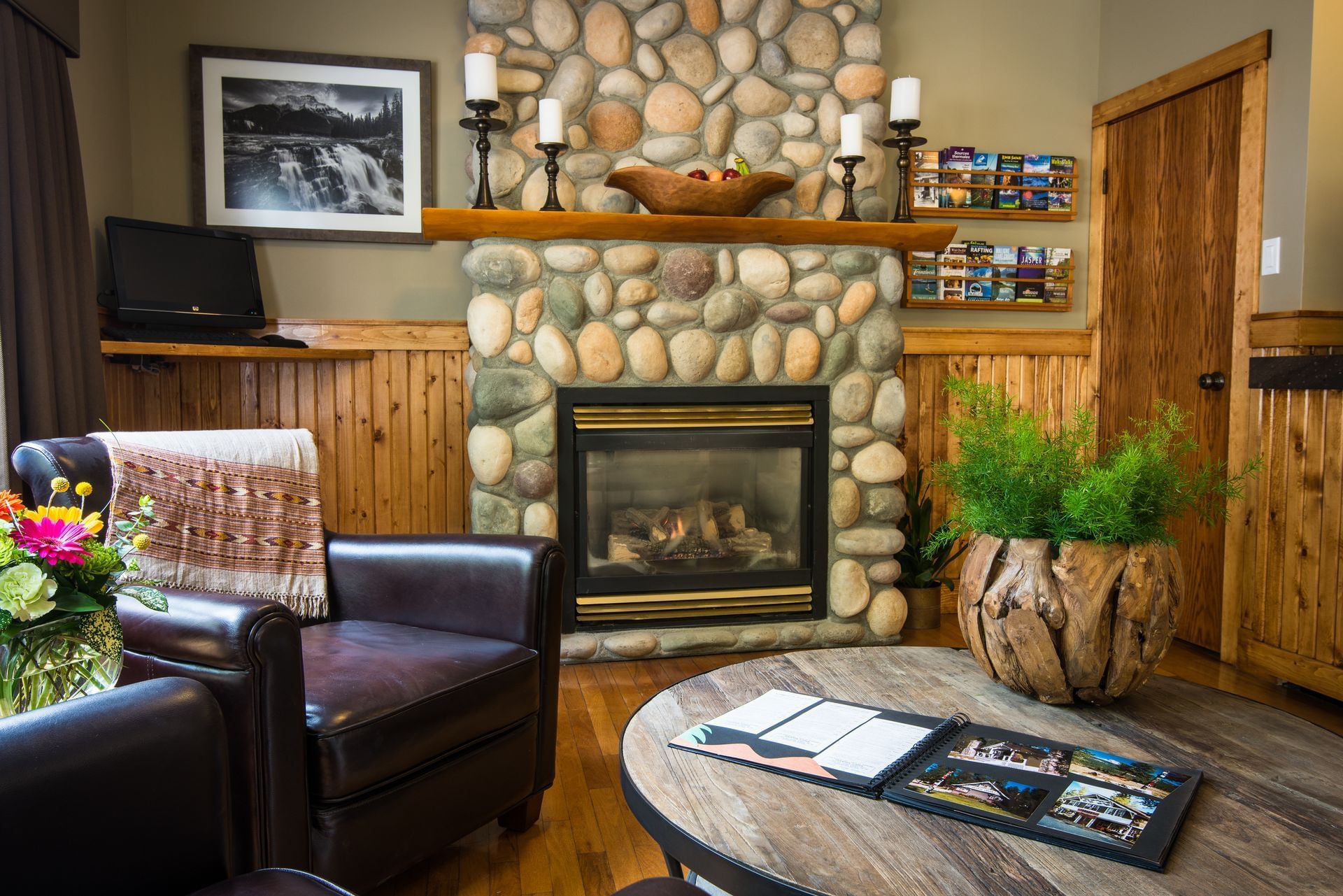 Tekarra Lodge - Office Interior