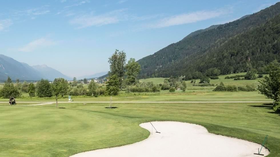 Landscape of the Nassfeld golf course near Falkensteiner Hotels