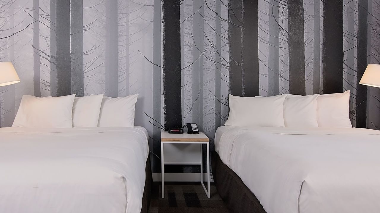 Coast Canmore Hotel & Conference Centre - Comfort Accessible Room One Queen