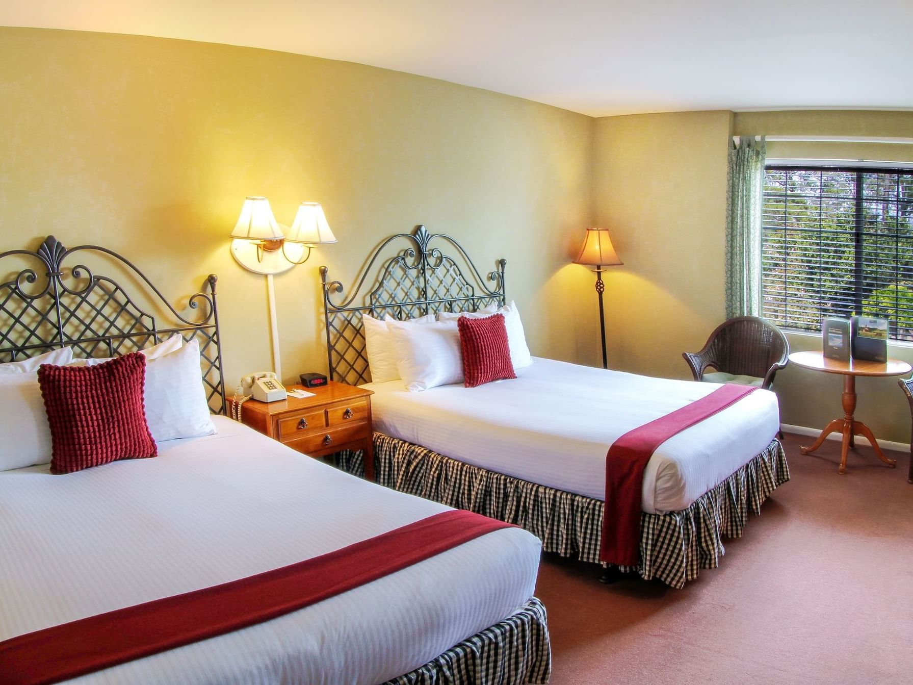 Home Moonstone Hotels - Cambria Pines Lodge Rooms Standard Two Queen Forest View Photo Standard Two Queen Forest View