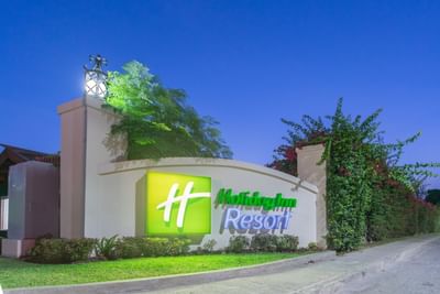 Sign letters of Holiday Inn Montego Bay at the entrance