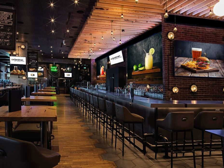 Shark Club Sports Bar & Grill Sandman Hotel Vancouver Downtown