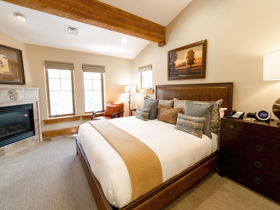 Deluxe Hotel Room