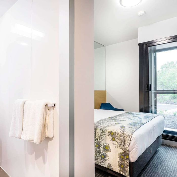 Bathroom & bedroom in Territory room at Darwin Airport Hotels