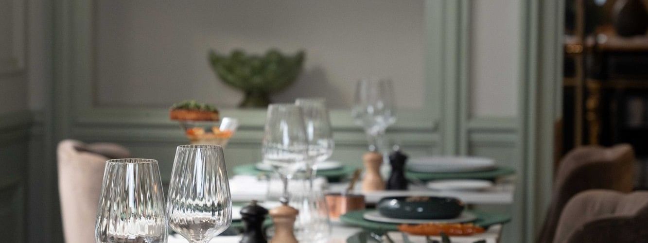 Table Setup at Le Céladon Restaurant in Paris