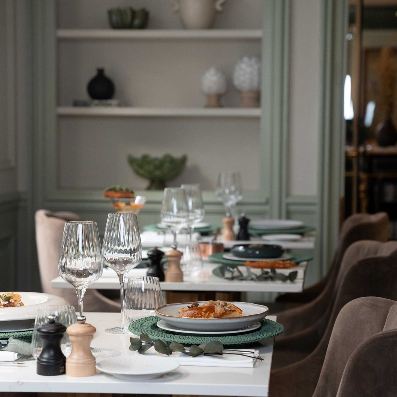 Table Setup at Le Céladon Restaurant in Paris