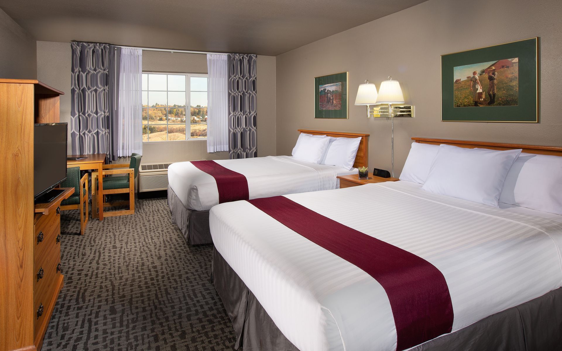 Coast Hilltop Inn - Deluxe 2 Queens - 1