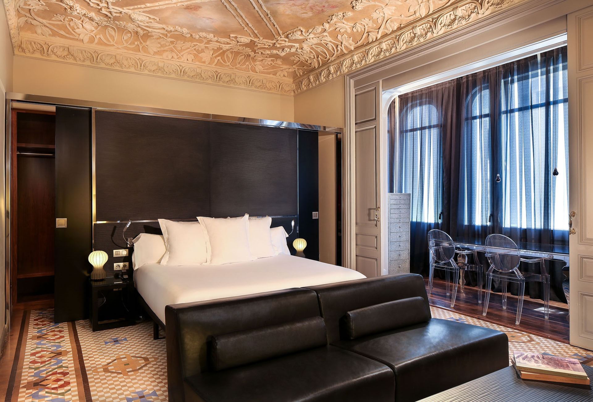 Bedroom arrangement in a Suite at Barcelona Apartment