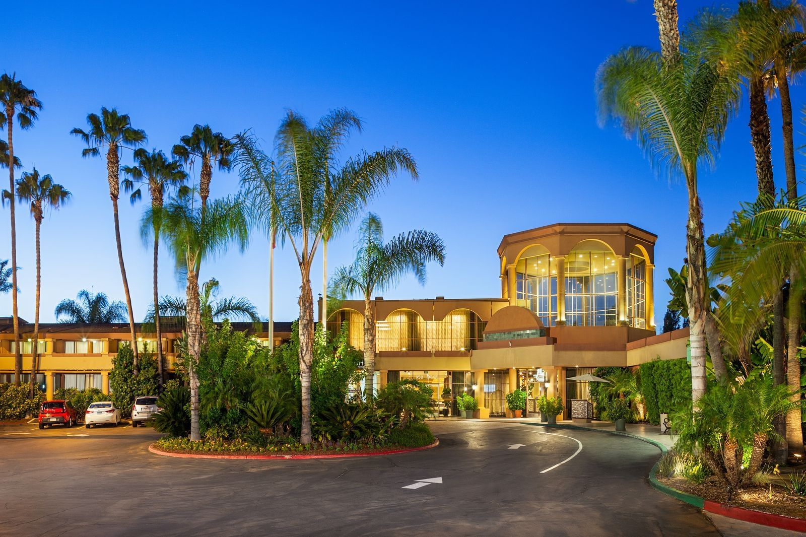 Handlery Hotel entrance exterior