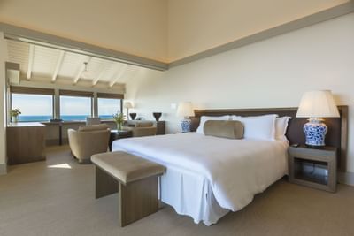 Bedroom of Heritage Suite with kingbed at Heritage House Resort