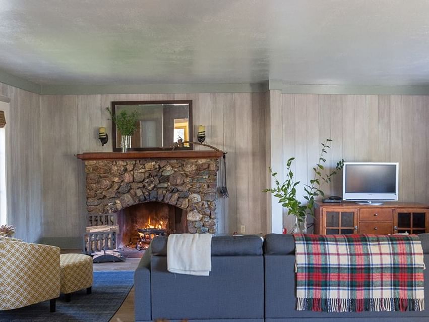 Eucalyptus House living room with sofa at Heritage House Resort