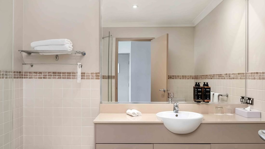 One Bedroom Bathroom