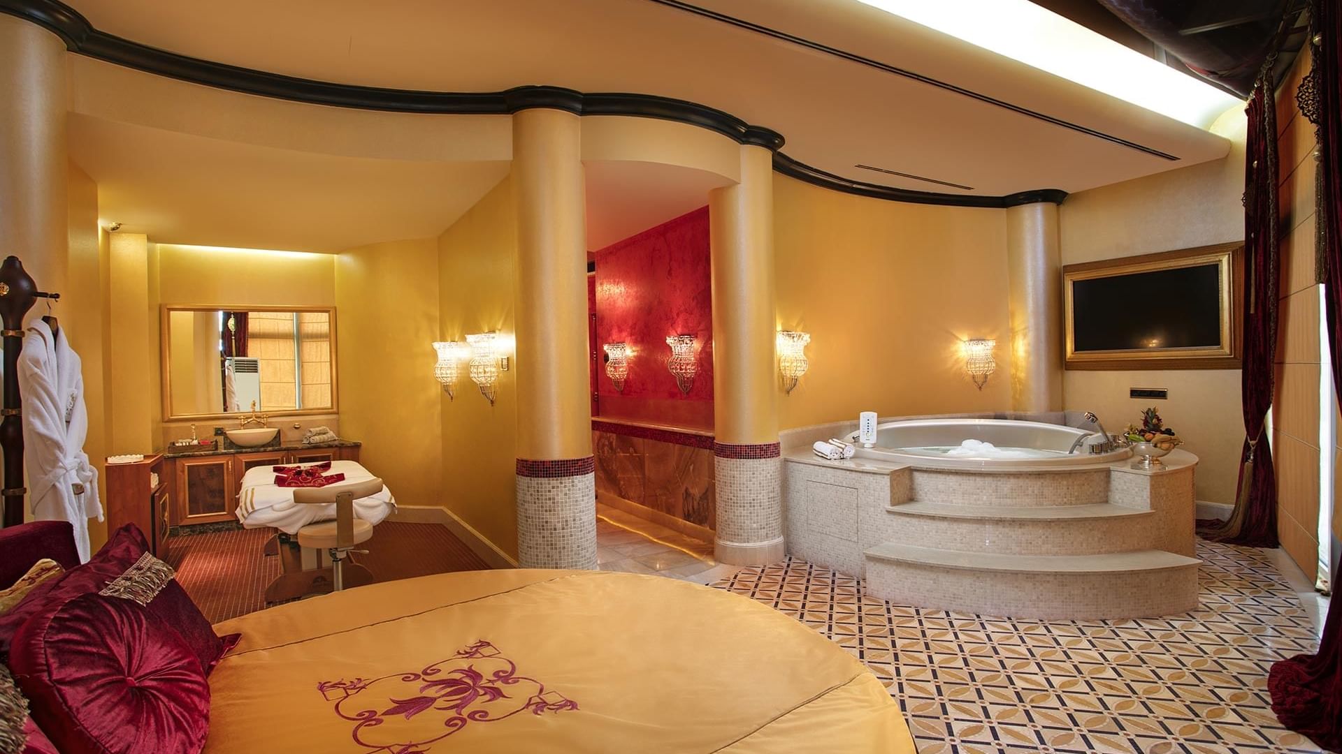 Treatment bathtub in Amon Spa at Titanic Mardan Palace