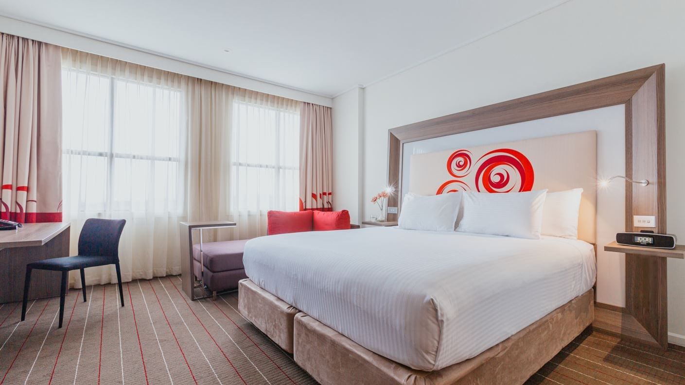 King-size bed, sofa bed, Standard Room at Novotel Glen Waverley