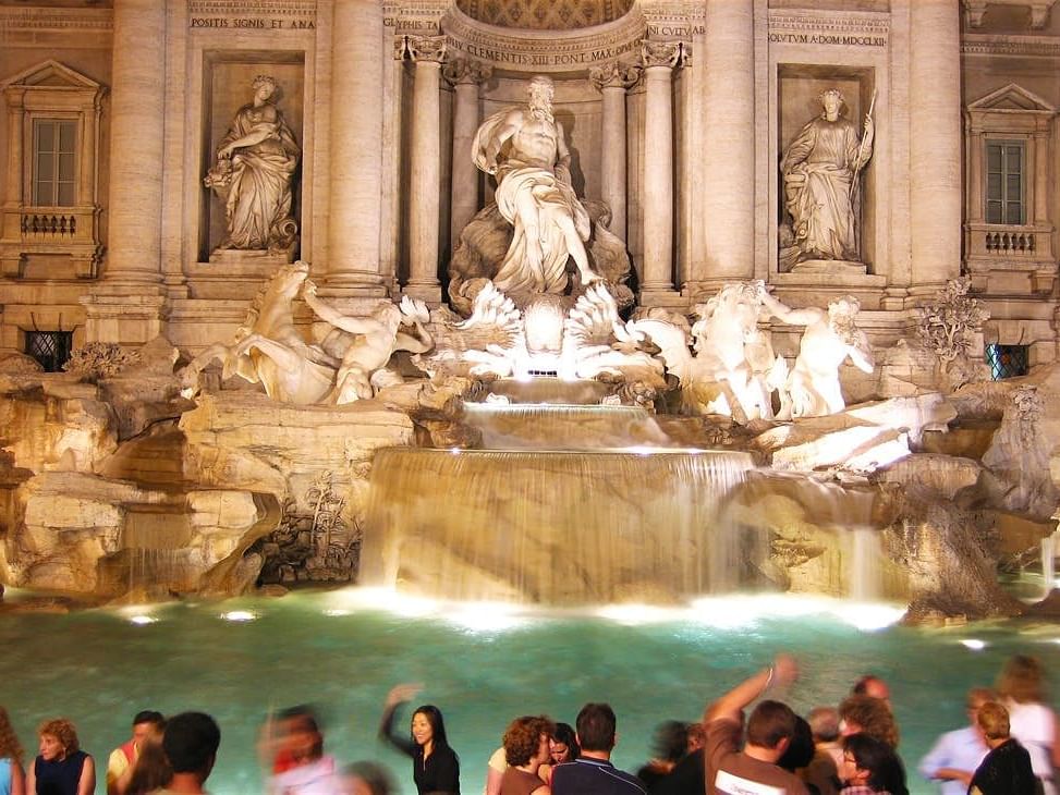 People by the Trevi Fountain near Rome Luxury Suites