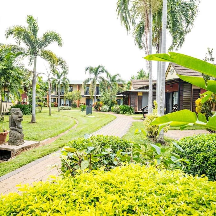 The garden and lawn along the Hotel at Darwin Airport Hotels