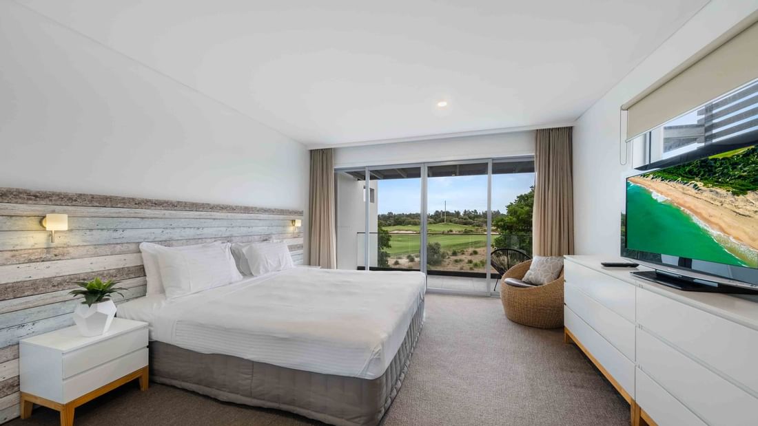 King bed & TV stand in Deluxe Studio Guestroom at Pullman Magenta Shores Resort