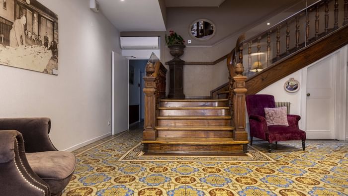 An open space lounge area in upstairs at Hotel de la Balance