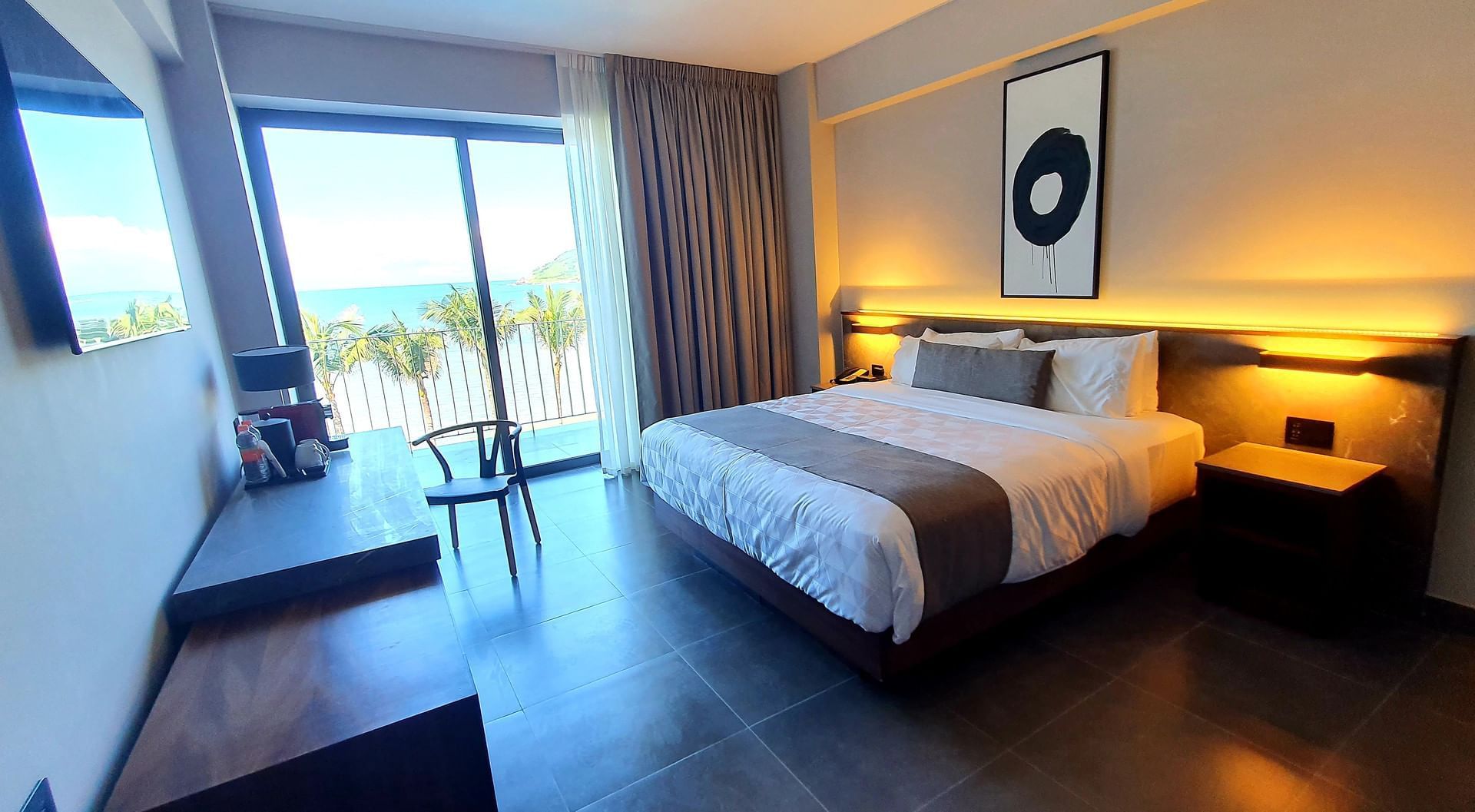 Comfy bed, Deluxe Room King Ocean View, Viaggio Resort Mazatlan