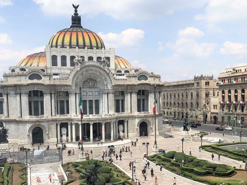 Exterior of Palacio de Bellas Artes near Casa Mali by Dominion