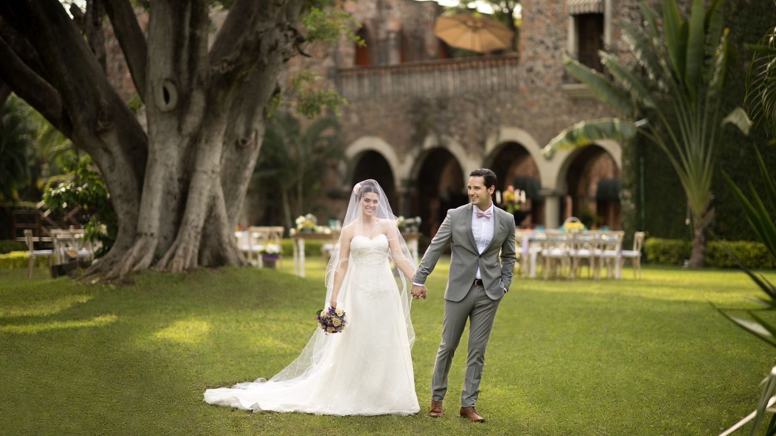 Wedded couple with a Flower bouquet at FA Hacienda San Antonio