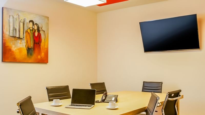 Interior of the meeting room at Fiesta Inn Monterrey Fundidora