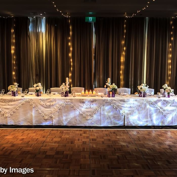 Wedding table arrangement at Mercure Kooindah Waters