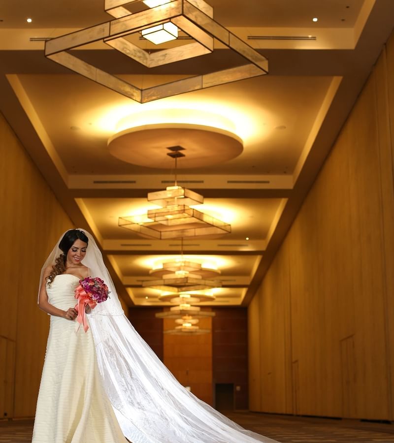 A bride posing for a picture in Mundo Imperial